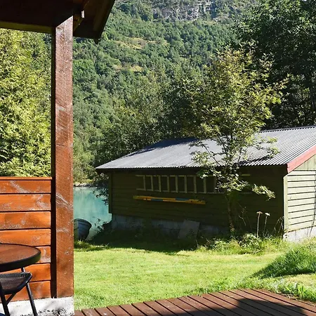 4 Person In Oldedalen-by Traum Briksdalsbre