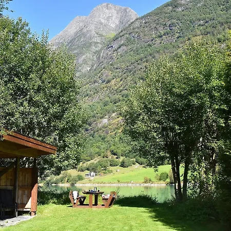 4 Person In Oldedalen-by Traum